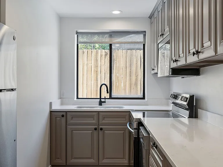 1016 E 900 S — Photo 10