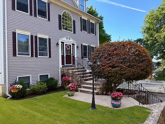 3rd image of 25 Edgehill Rd