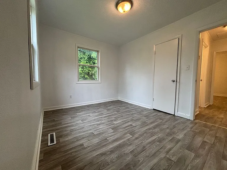 631 N Brown Ave — Photo 8