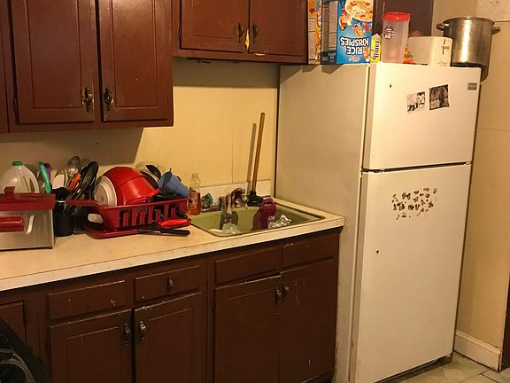 4th image of 2630 S Fairhill St