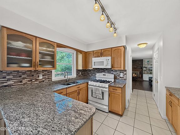 4th image of 25 Rimwood Lane