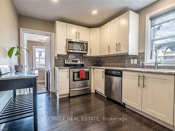 2nd image of 4 Chelsea St