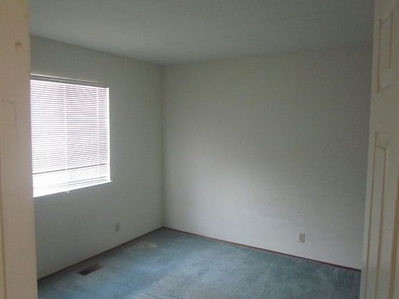 3rd image of 974 Wyandotte Ave