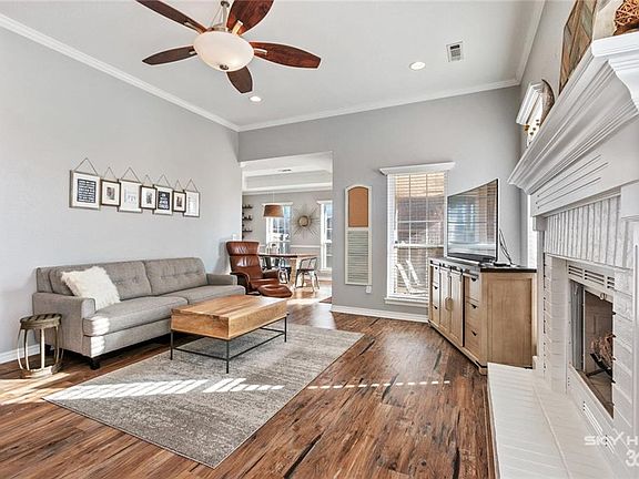 5th image of 601 Weston Cir