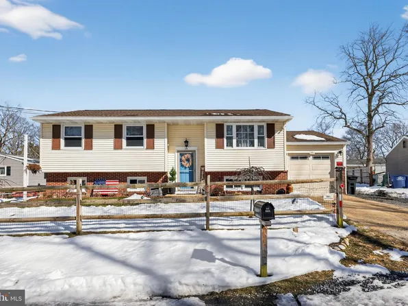 14 Bee St, Browns Mills, NJ 08015