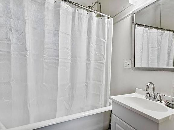 2nd image of 2742 Saint Philip St
