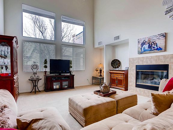 3rd image of 946 Roseberry Dr
