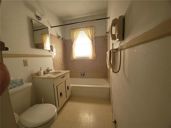 5th image of 4349 N Denver Ave
