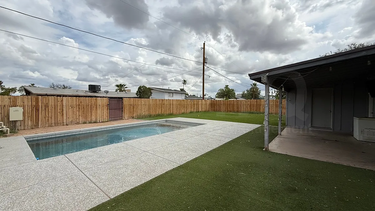 4 bed, 2.0 bath, 1597 sqft, $3,300 — Photo 4