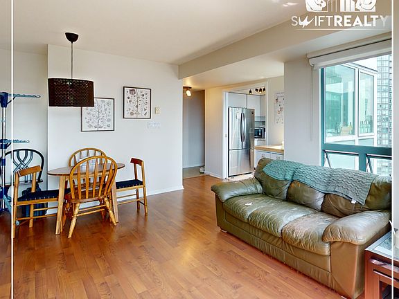 03_2804-1238 Melville St_Bright Living Room_06202025