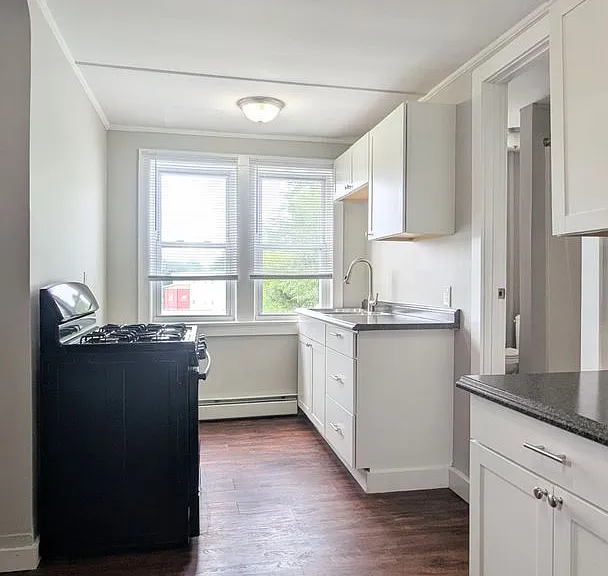 14 Cedar St — Photo 3