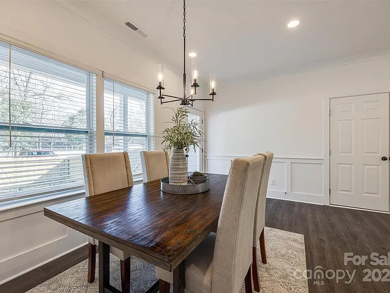 1241 Eastway Dr — Photo 16