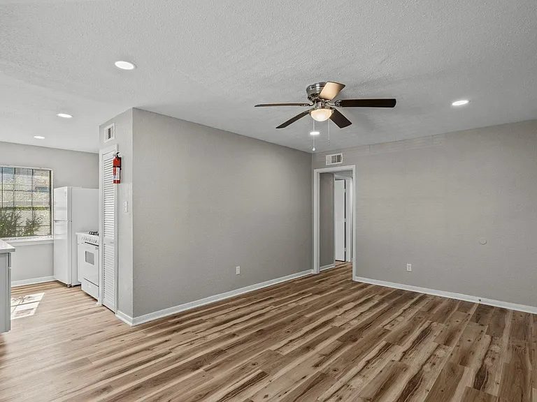 1927 Avenue M 1/2 #9 — Photo 5
