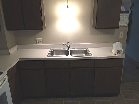 4th image of 117 Town Crest Dr APT B
