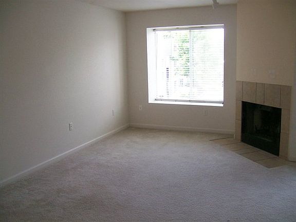 3rd image of 6048 SE Drake St APT 216