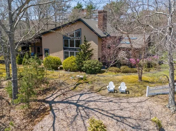 18 Edgewater Dr, Plymouth, MA 02360