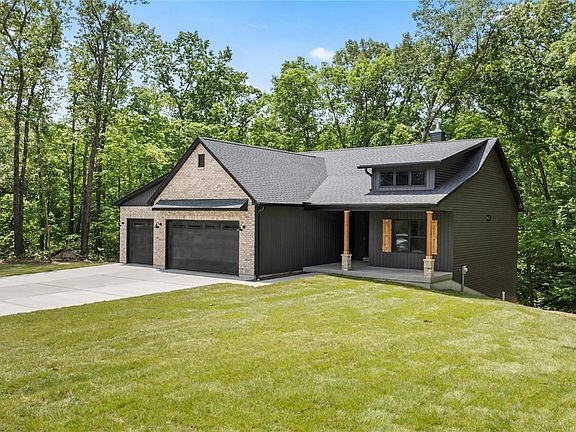 4th image of 449 Shady Trail Dr