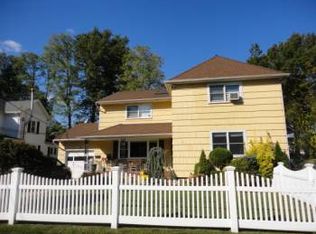100 Coles Ct, Glen Cove, NY 11542