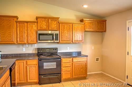 4th image of 406 E 148th Cres S