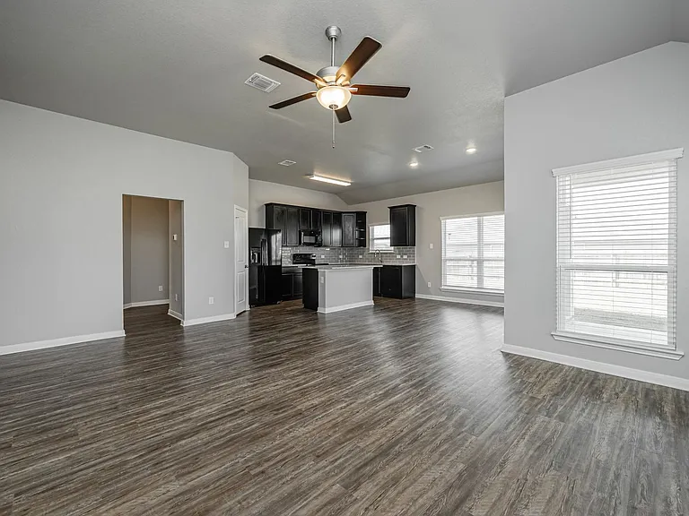 1368 Kingsgate Dr — Photo 6