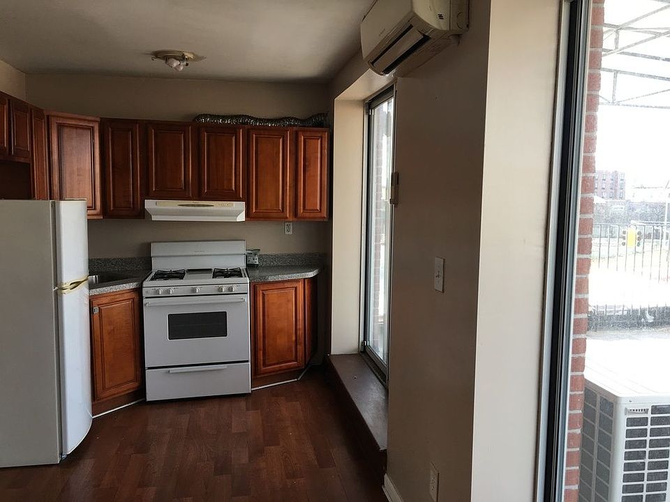 1st image of 2267 47th St APT 3