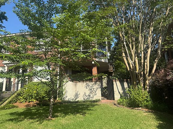 2nd image of 534 Santee Ave #534