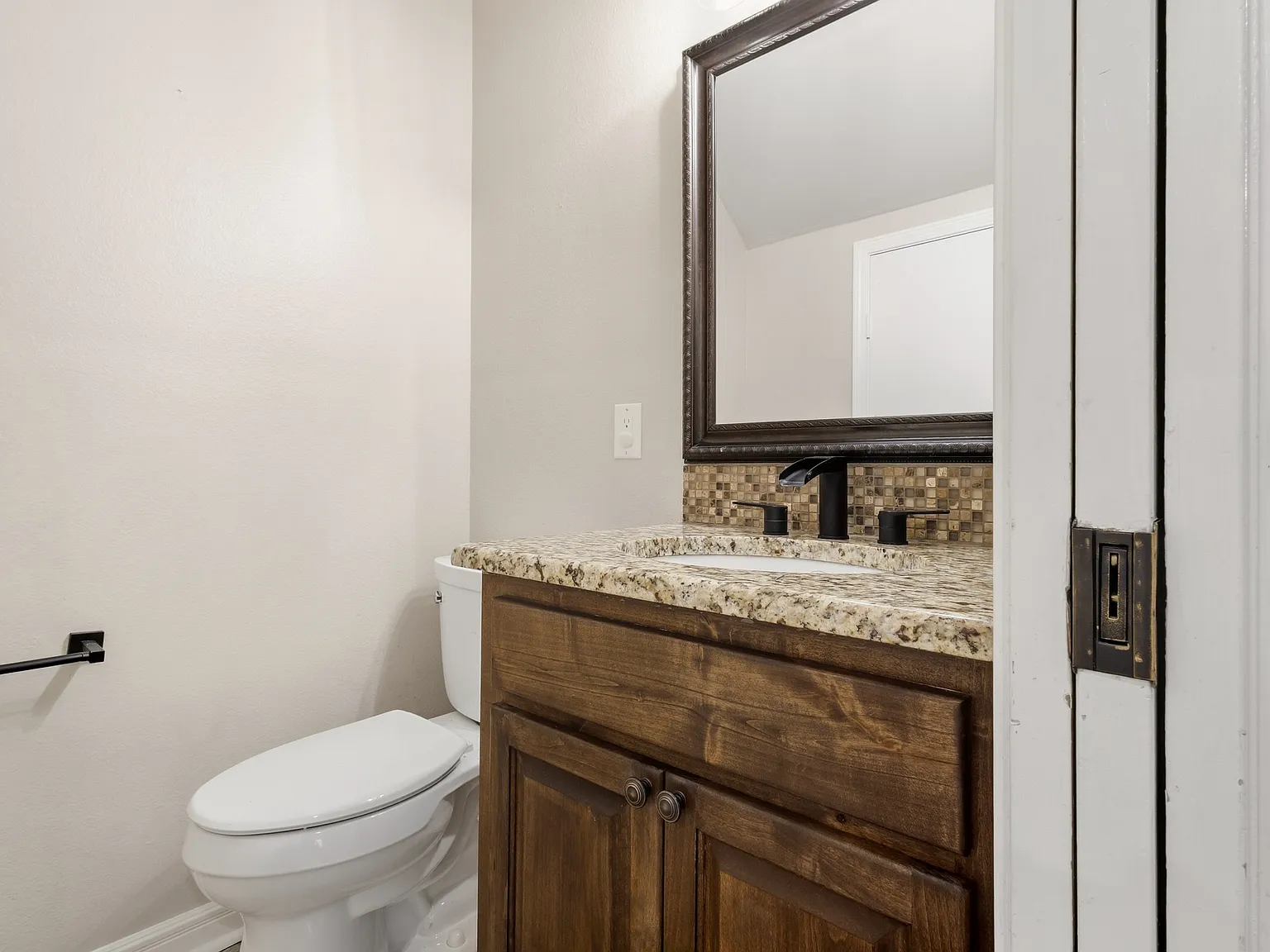 3 bed, 2.5 bath, 2575 sqft, $3,000 — Photo 3
