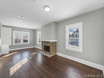 3rd image of 39 Westside Avenue