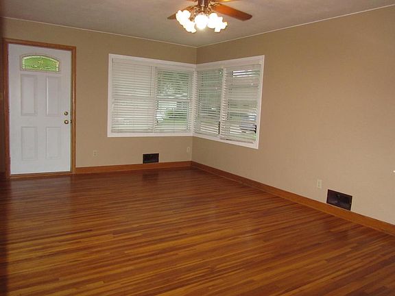 2nd image of 111 28th Ave N