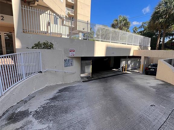 3rd image of 102 SW 6th Ave APT 508