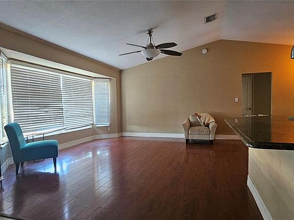 5th image of 23077 HAMMOND AVENUE