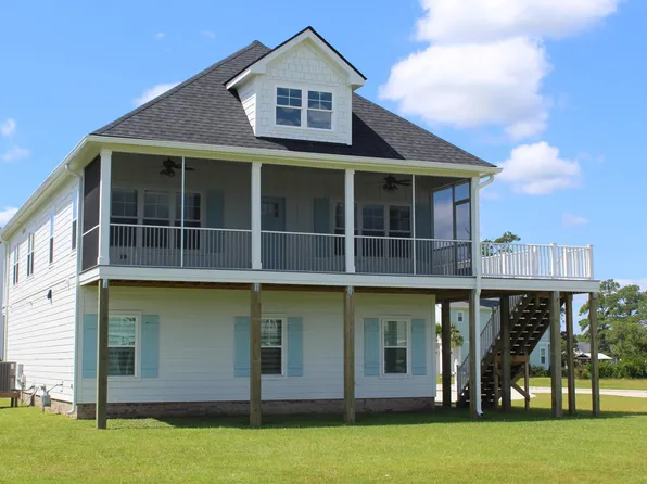 1820 Olde Farm Rd, Morehead City, NC 28557