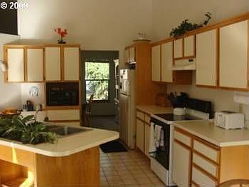 4th image of 300 SE 28th Ave