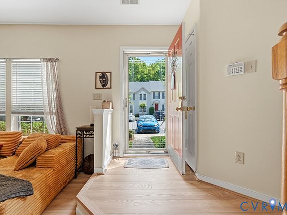 3rd image of 2944 Queensland Dr