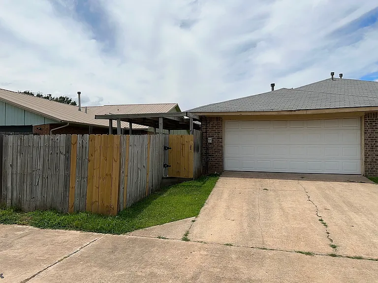 1307 Clearwater Dr — Photo 10