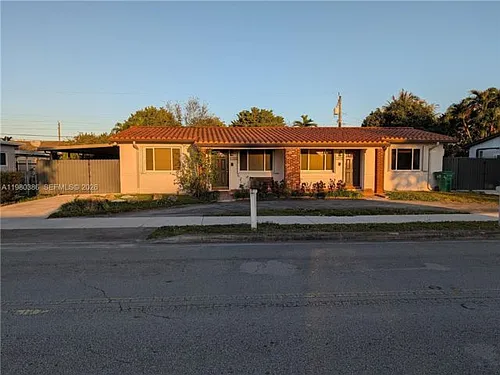 1037 SW 76th Ave Photo 1