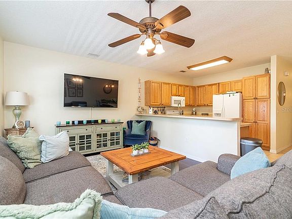 3rd image of 36439 Shady Ln
