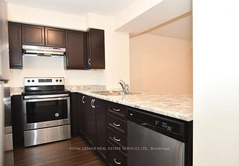 90 Howe Ave — Photo 5