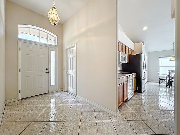3rd image of 2250 Chinaberry Cir SE