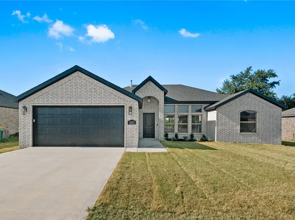1033 Marquis Ave, Lowell, AR 72745