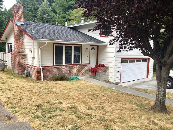 4th image of 2237 Harris St
