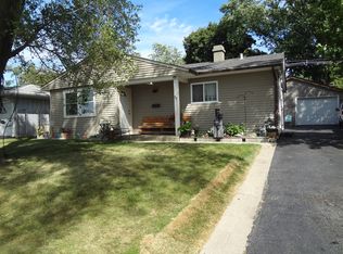 27 Pine St, Carpentersville, IL