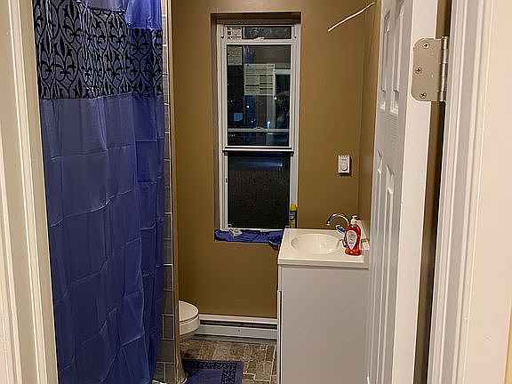 4th image of 6173 Glenmore Ave