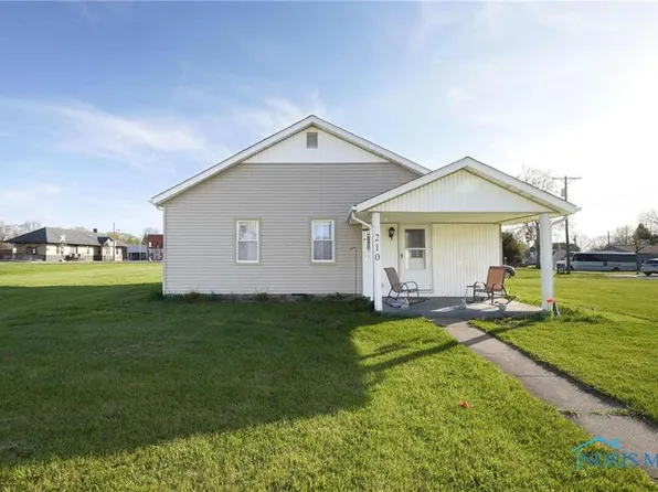 210 Buckeye St W, Belle Center, OH 43310