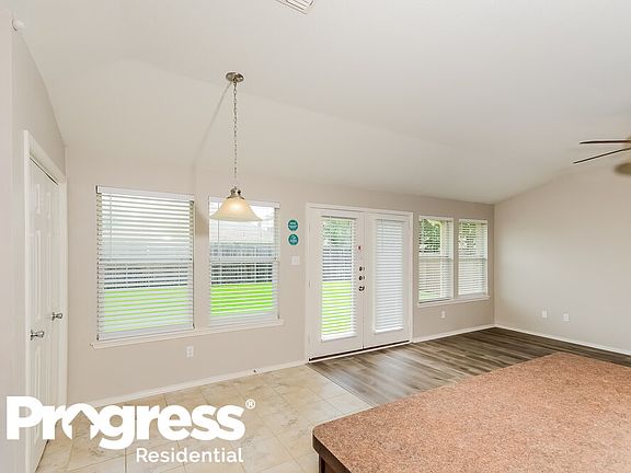 4th image of 1409 Samantha Creek Dr