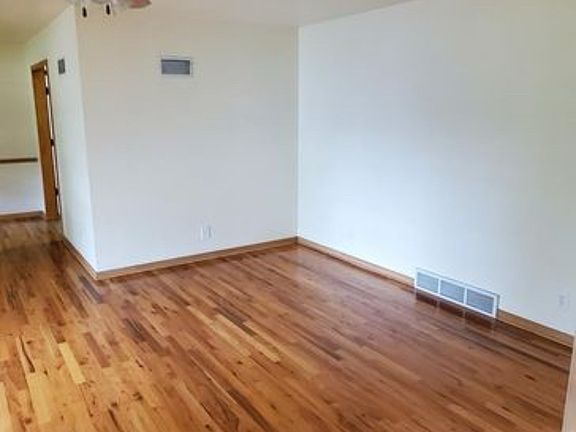 3rd image of 11140 Washington St