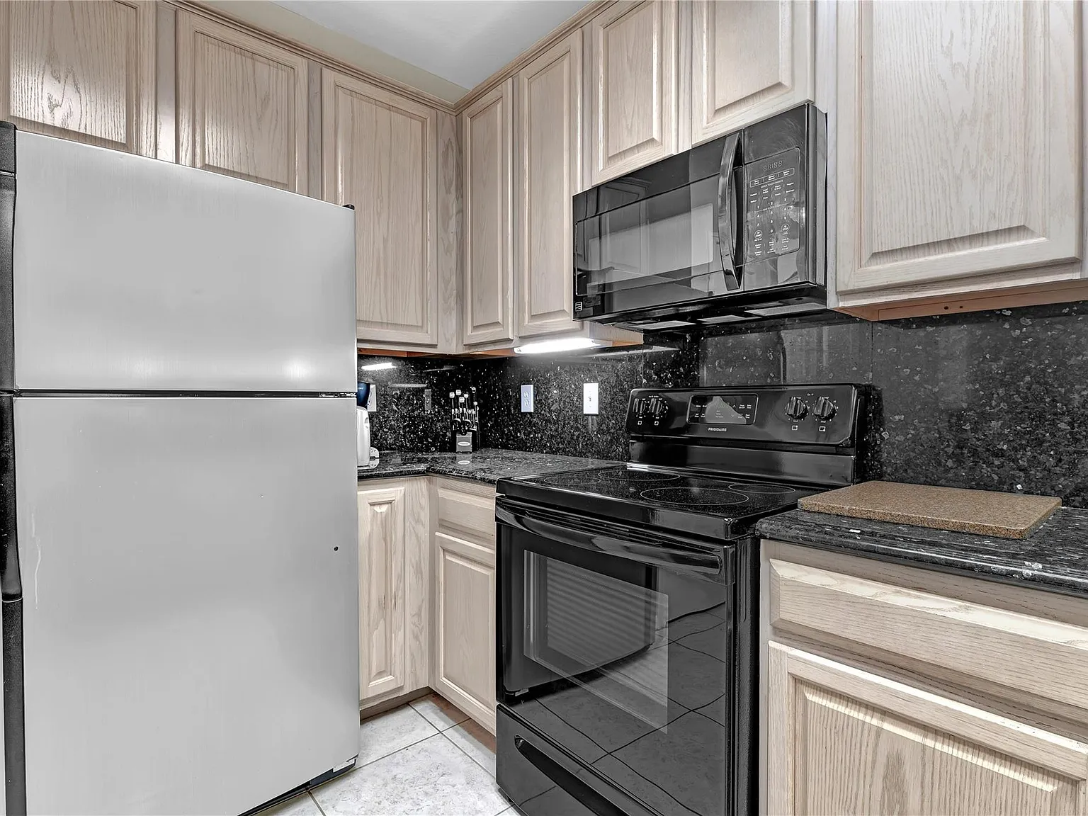 3 bed, 2.5 bath, 1959 sqft, $2,650 — Photo 4
