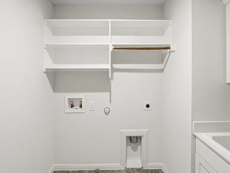 2937 Barbed Wire St — Photo 27