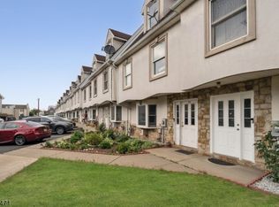 55 Val Sumo Ln, Newark, NJ 07105