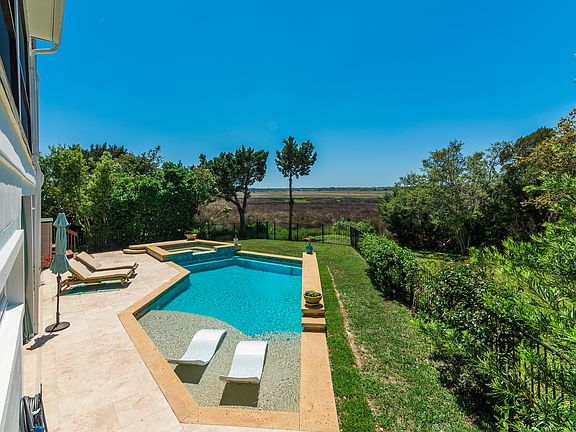 Custom pool / hot tub